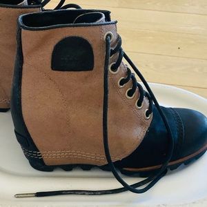 New Sorel wedge waterproof boots